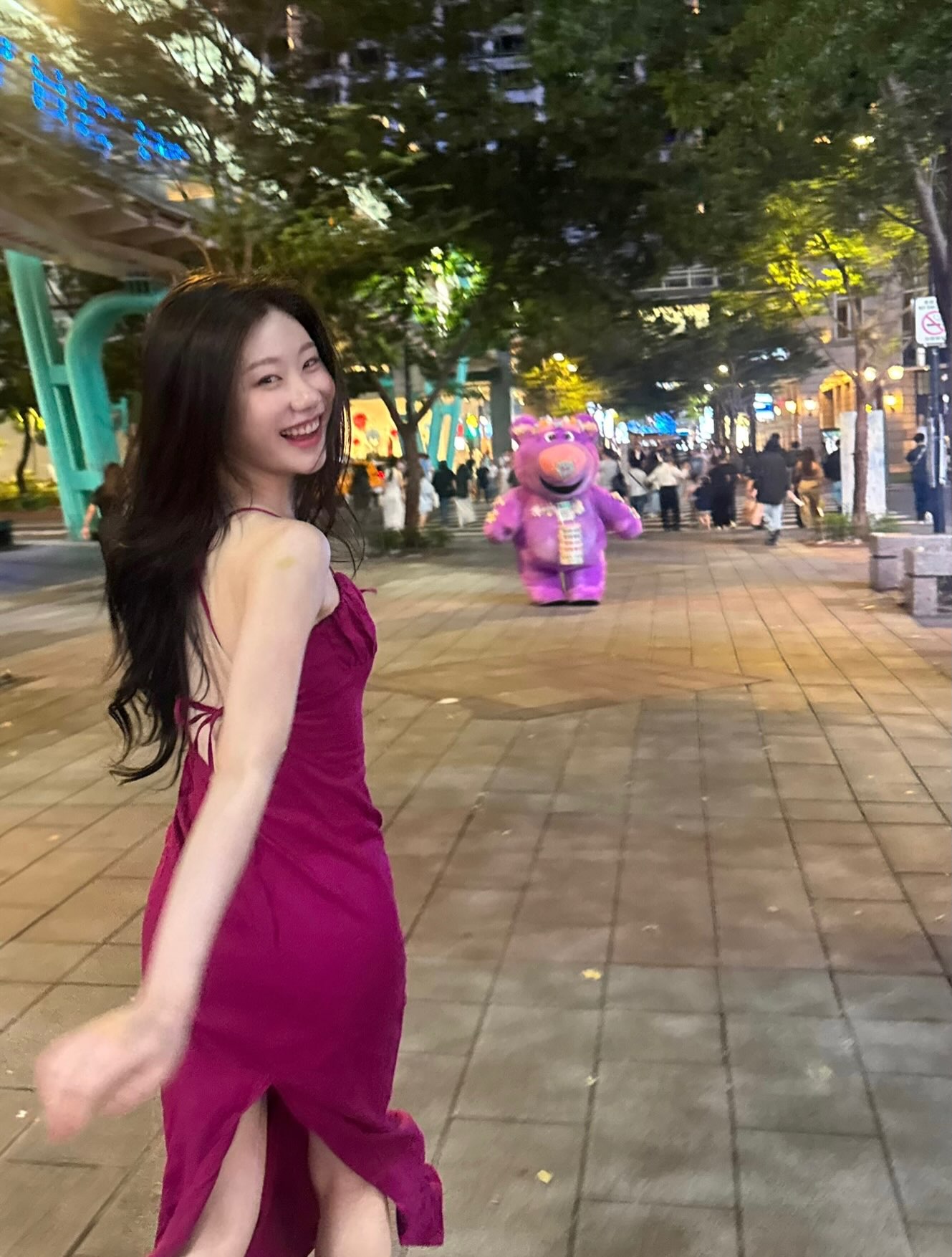 彼女感のある写真みたいなITZY チェリョン 紫ミシルック ヒップポーズ - インスタ