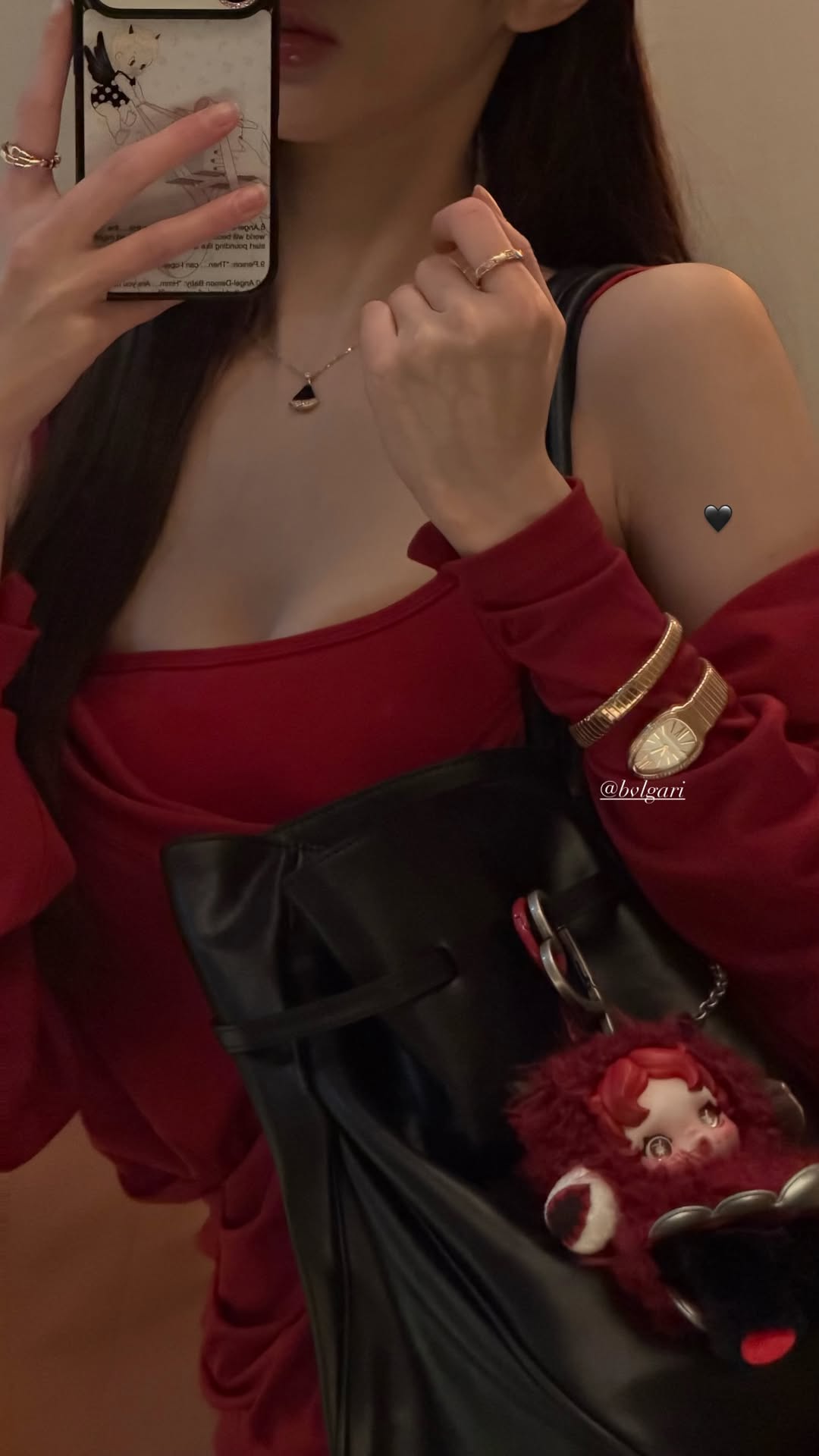 Jang Wonyoung Arriving/Departing for Travel Yesterday: High-End Red Bra Top with Voluminous Cleavage Showing