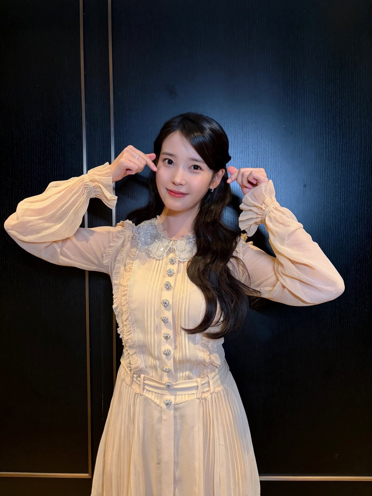 IU