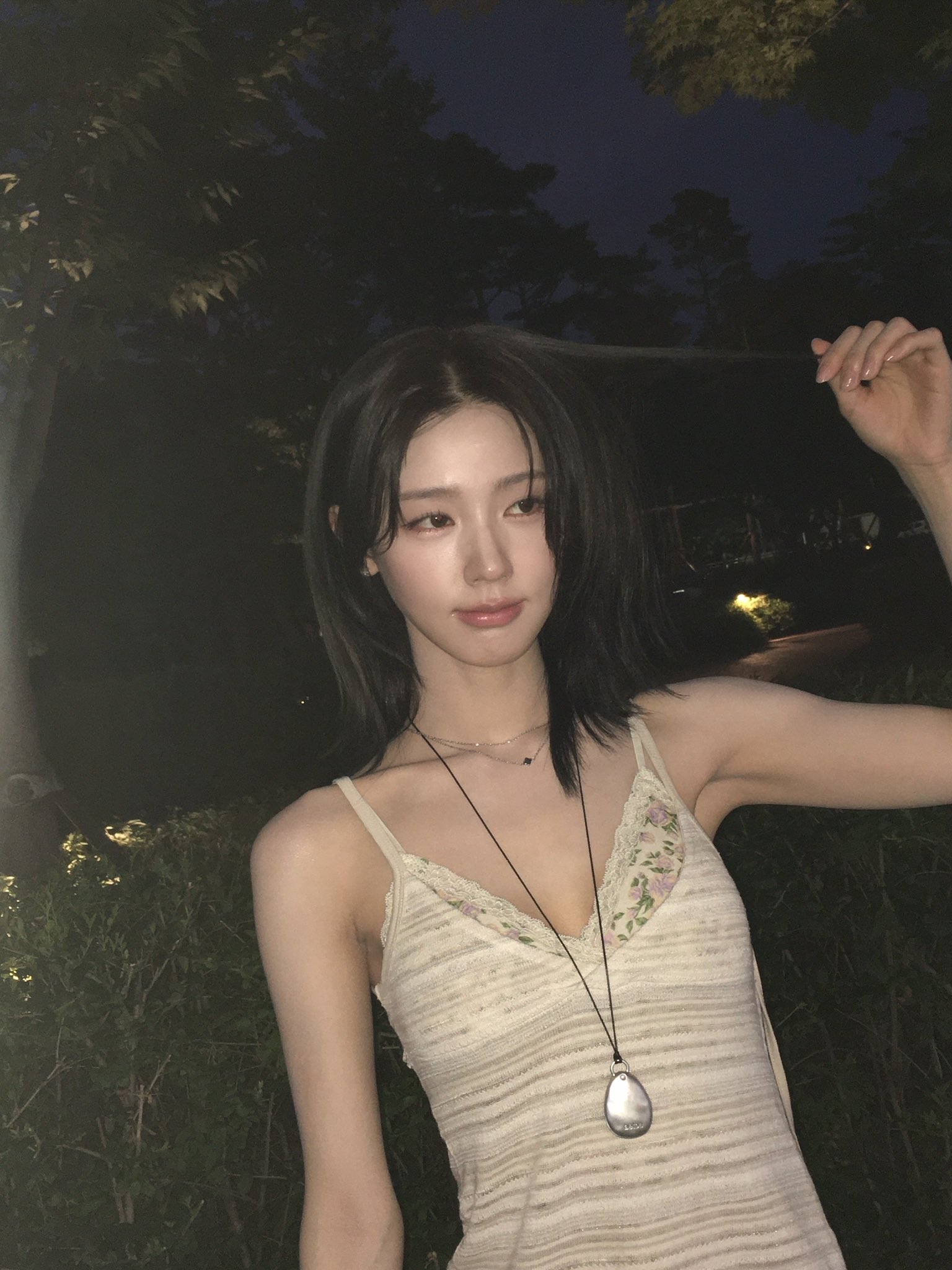 (G)I-DLE ミヨン クールな花柄キャミソール 脇のフェロモン スレンダーな体型