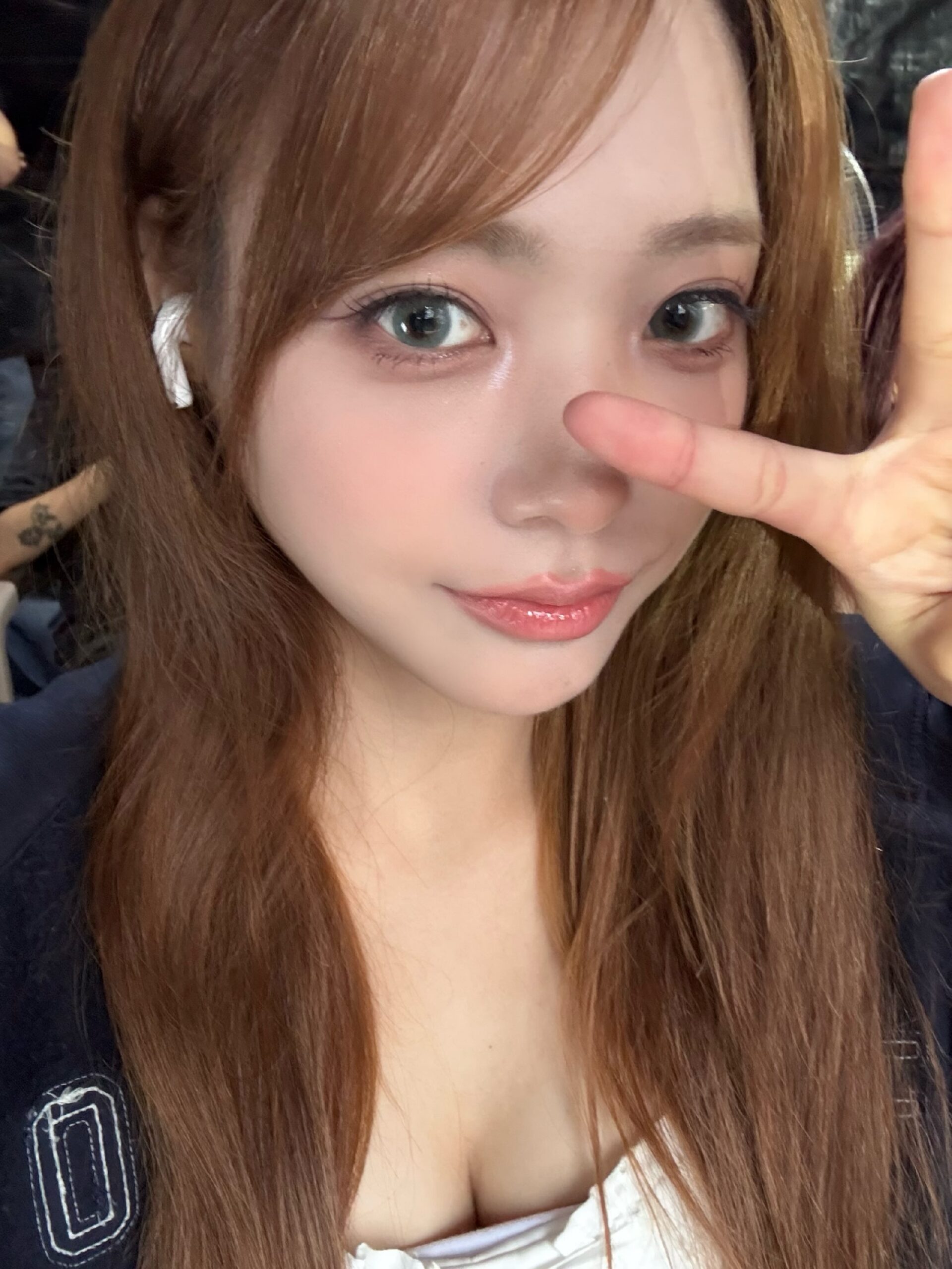 QWER Siyeon Pure-White Ruffled Blouse Subtle Cleavage - Instagram
