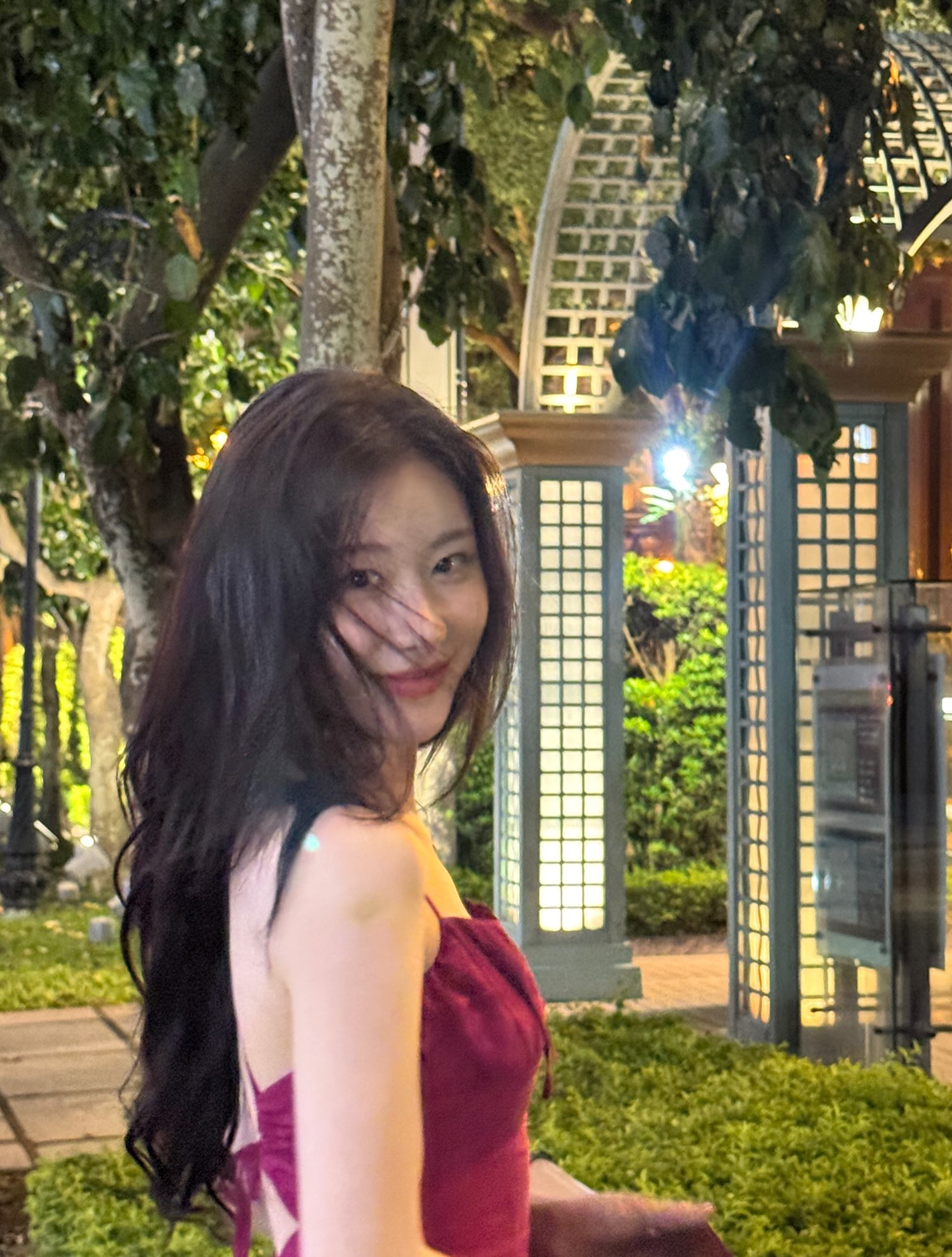 彼女感のある写真みたいなITZY チェリョン 紫ミシルック ヒップポーズ - インスタ