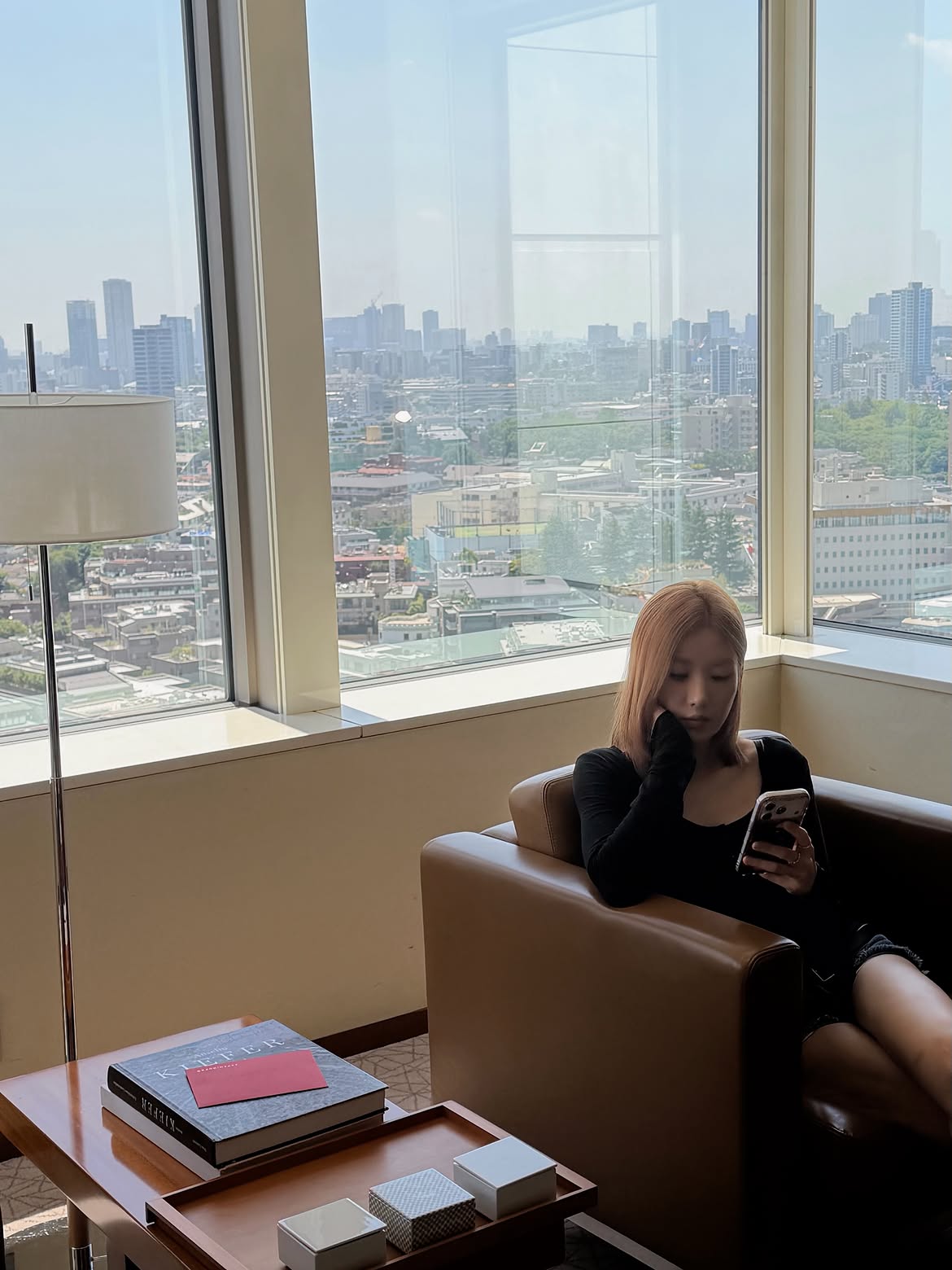 Kwon Eun-bi’s Challenge: Heavy Black Shirred Sleeveless Top’s Weighty Bounce