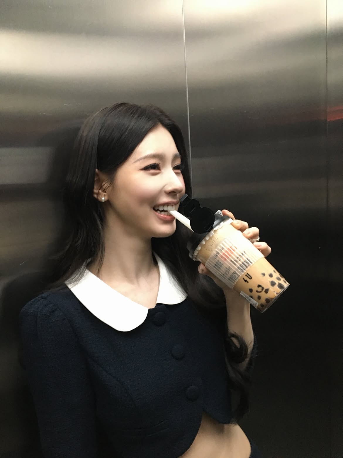 아이들 미연 남색 크롭 여성정장 잘록한 복부 배꼽 - 인스타