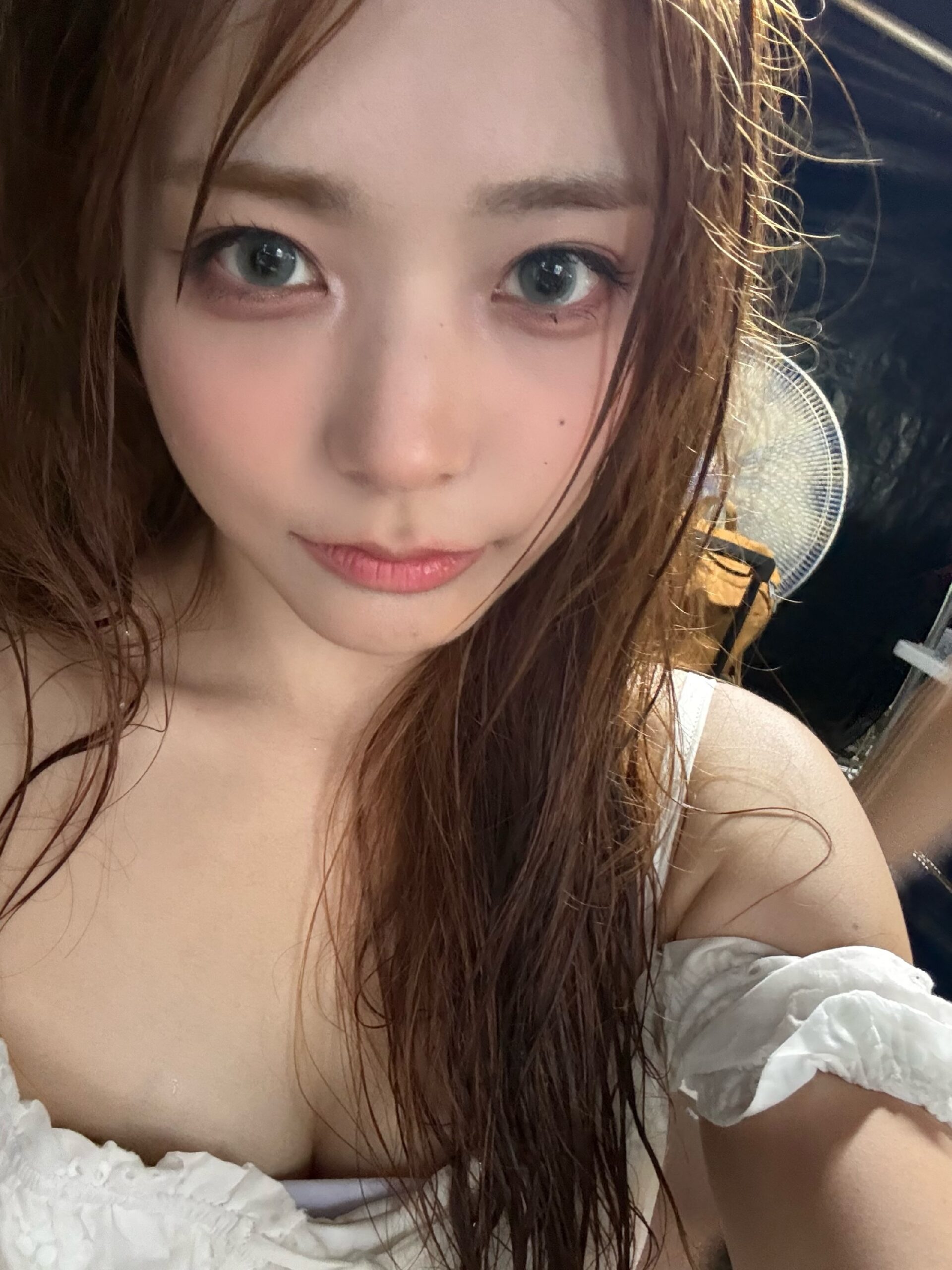 QWER Siyeon Pure-White Ruffled Blouse Subtle Cleavage - Instagram