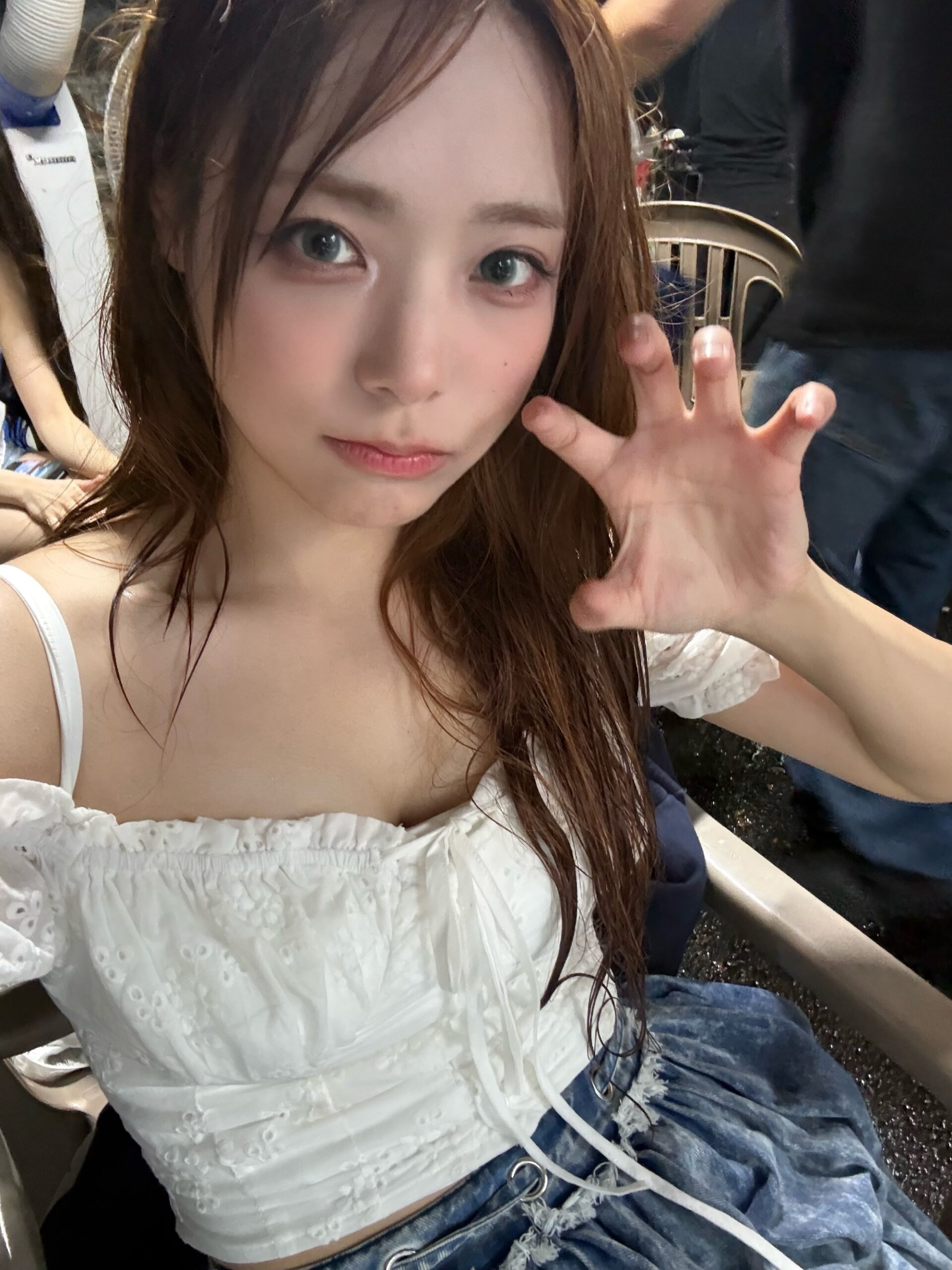 QWER Siyeon Pure-White Ruffled Blouse Subtle Cleavage - Instagram