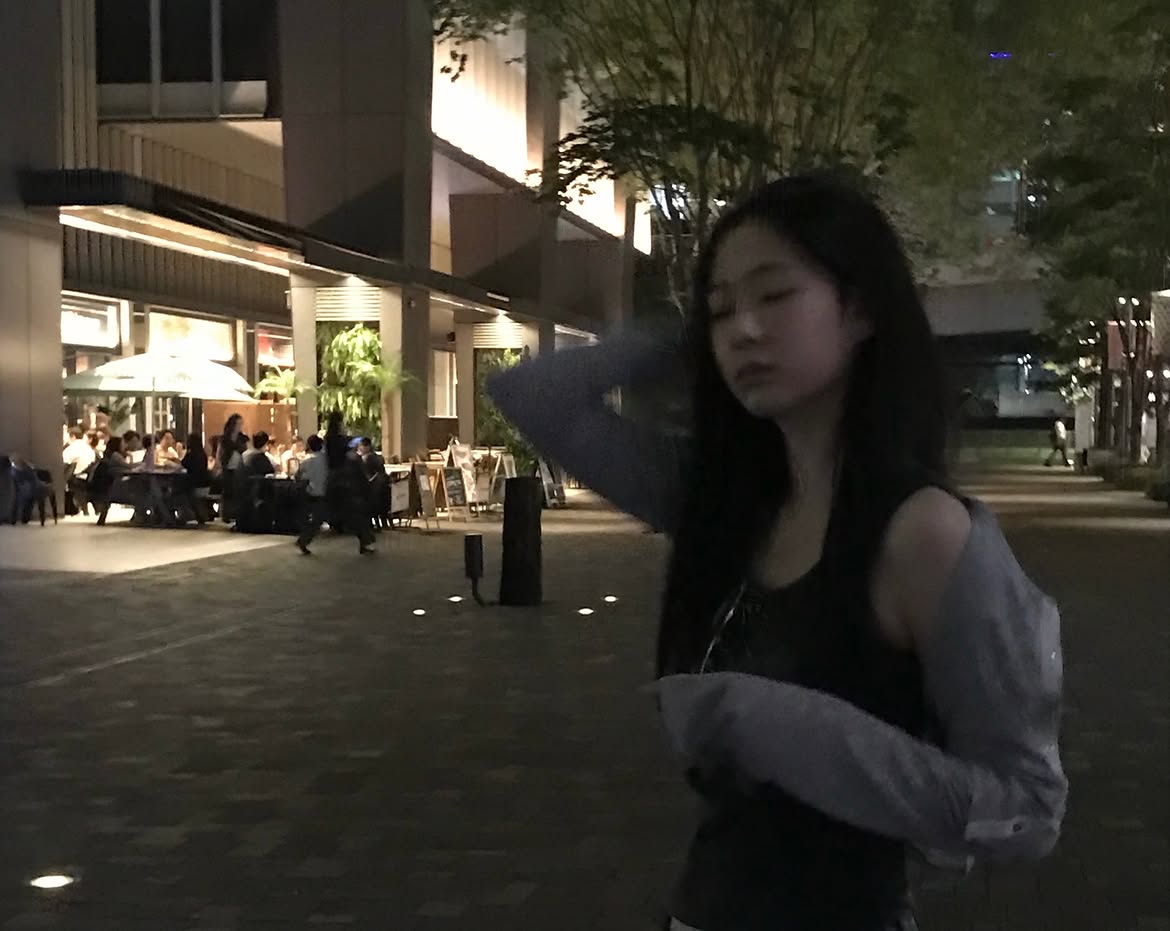 日本旅行：キム・ミンジュのブラトップが映える、ふっくら白T＋チョンミニの脚線美 #2