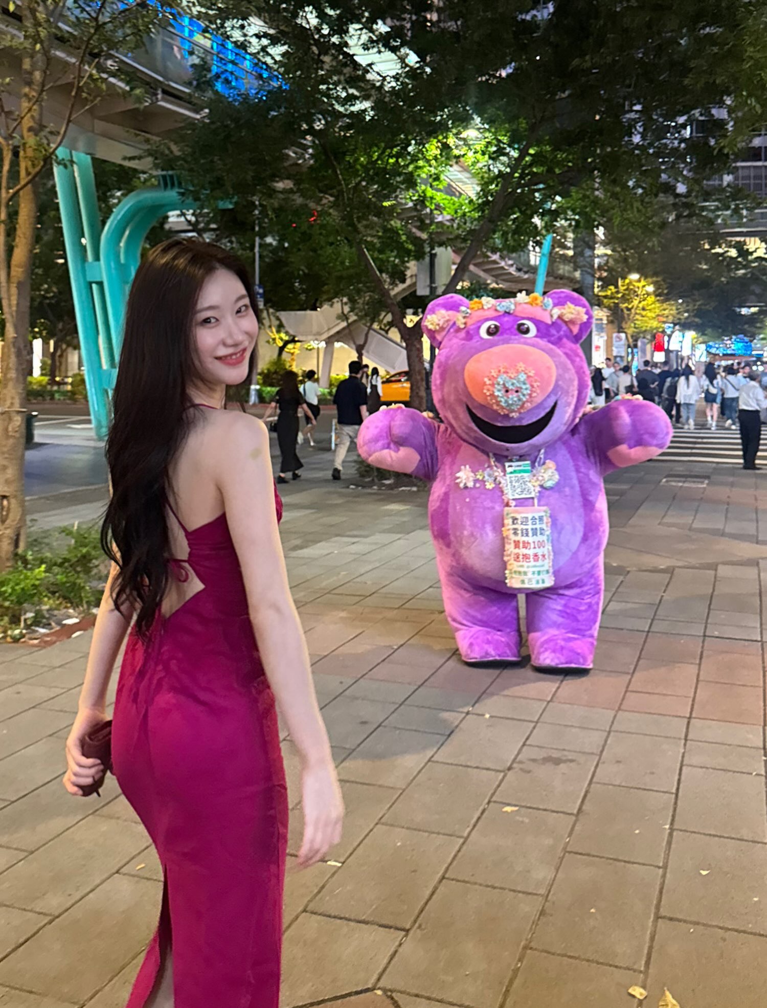 彼女感のある写真みたいなITZY チェリョン 紫ミシルック ヒップポーズ - インスタ