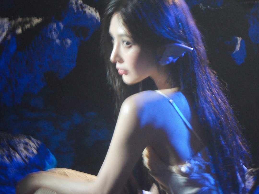 레드벨벳 슬기 조이 인어 컨셉 몽글한 가슴골 잘록한 복부 야꼽