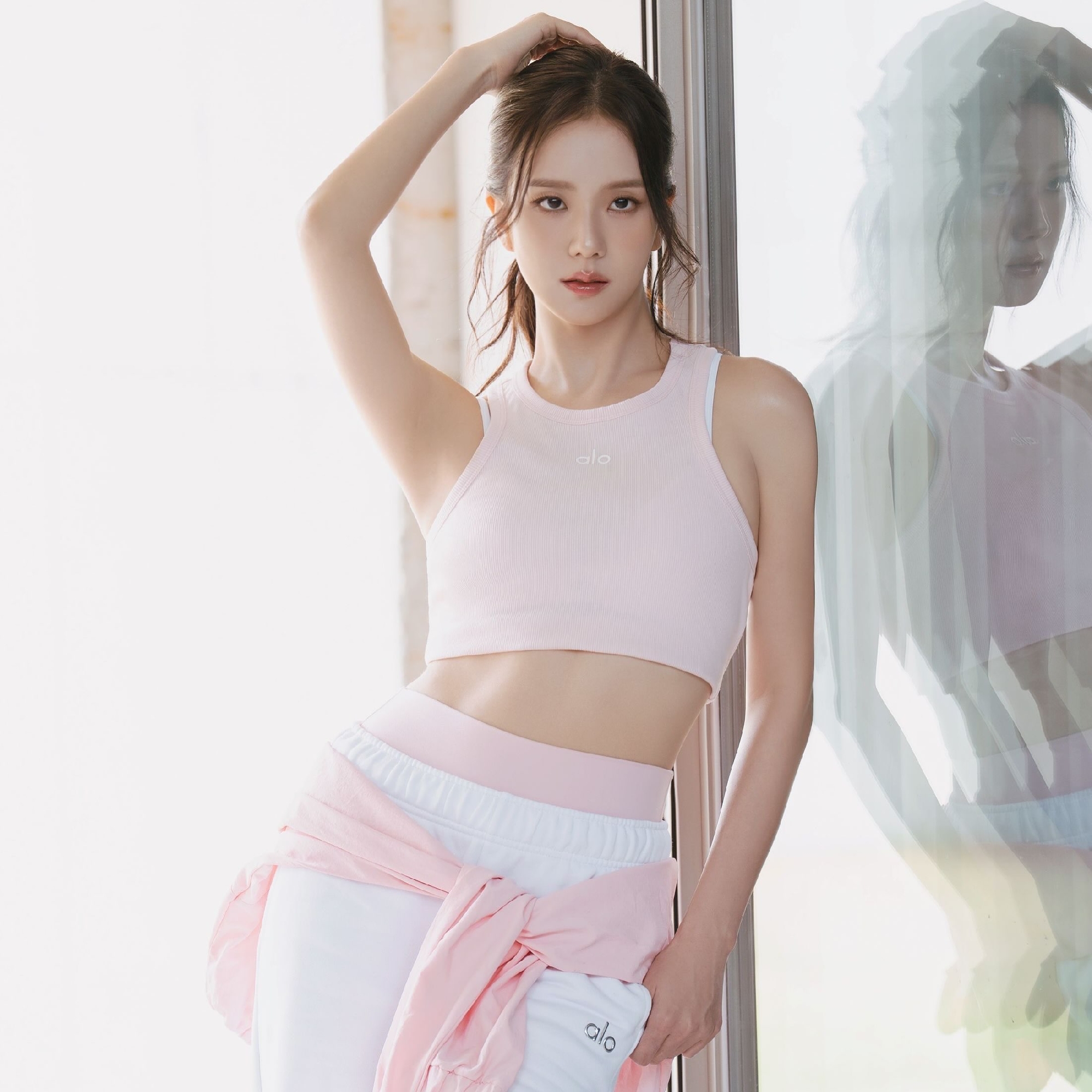 BLACKPINK Jisoo alo yoga 写真集 含蓄的胸部轮廓 竖脊肌 费洛蒙