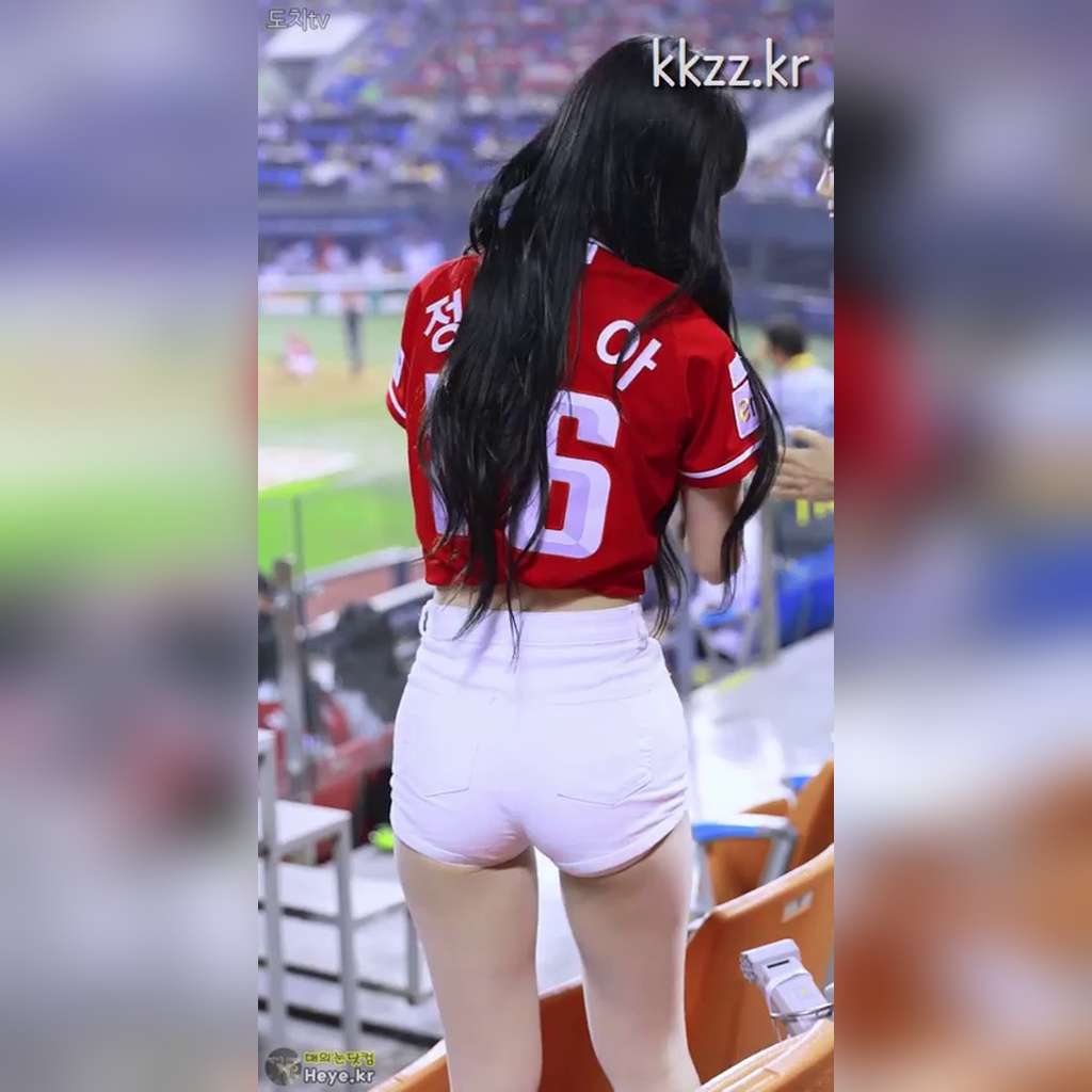Jeong Seol-a Cheerleader GIF: All About Her White Back View