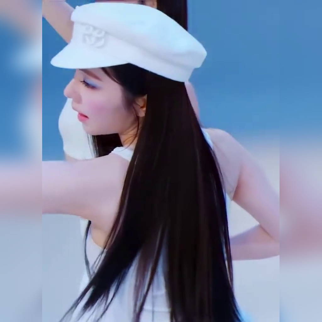 레드벨벳 아이린 시원한 화이트 홀터넥 옆슴 살짝 겨드랑이 #2