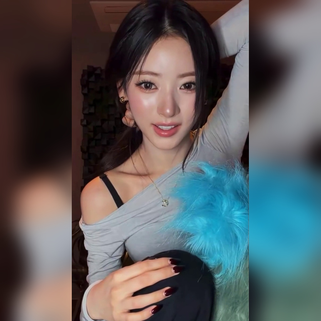 Miyao Anna Shows Black Bra Straps While Lowering Her Gray T-Shirt Shoulder During a Live Broadcast