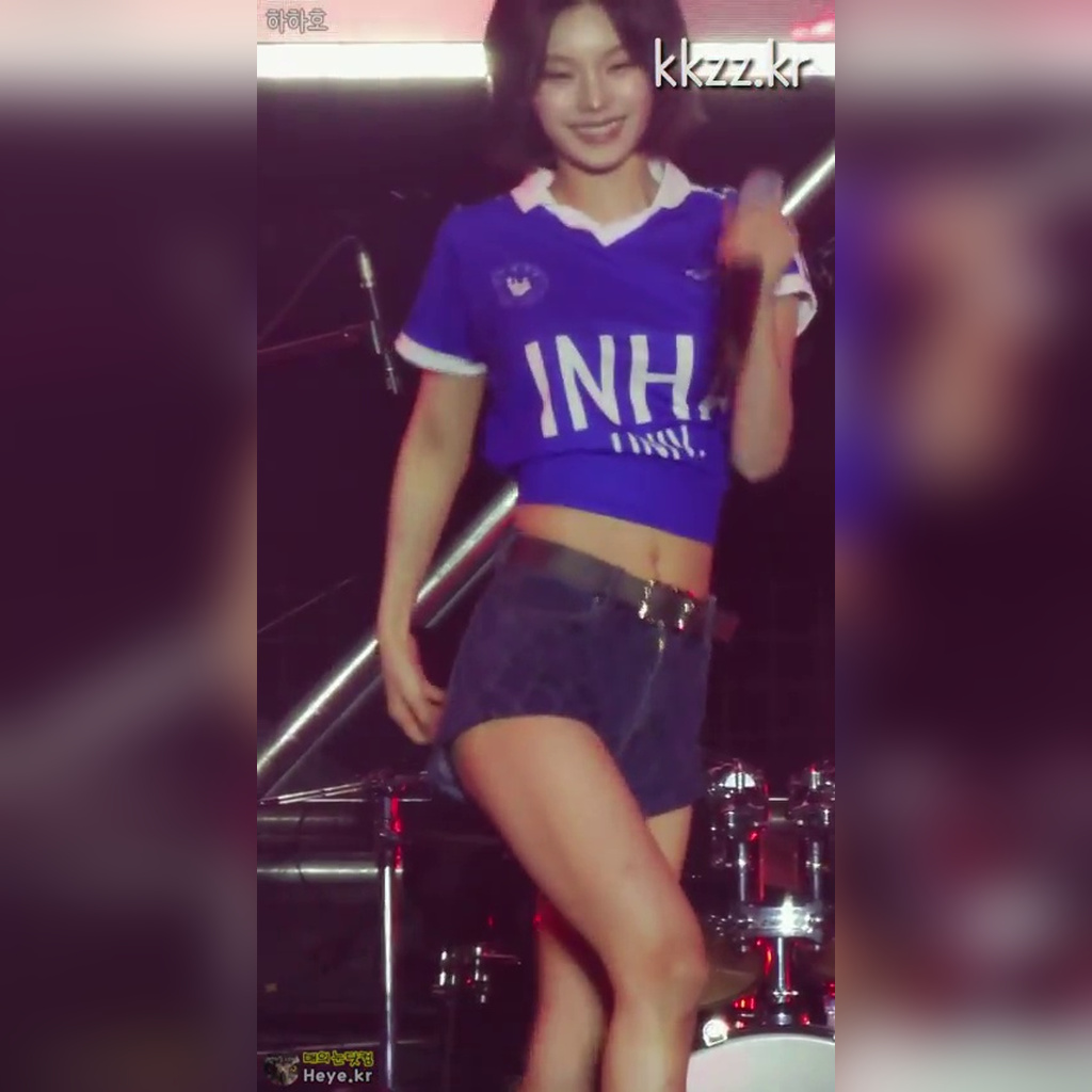 ITZY（있지）イェジの太ももが震えるGIF