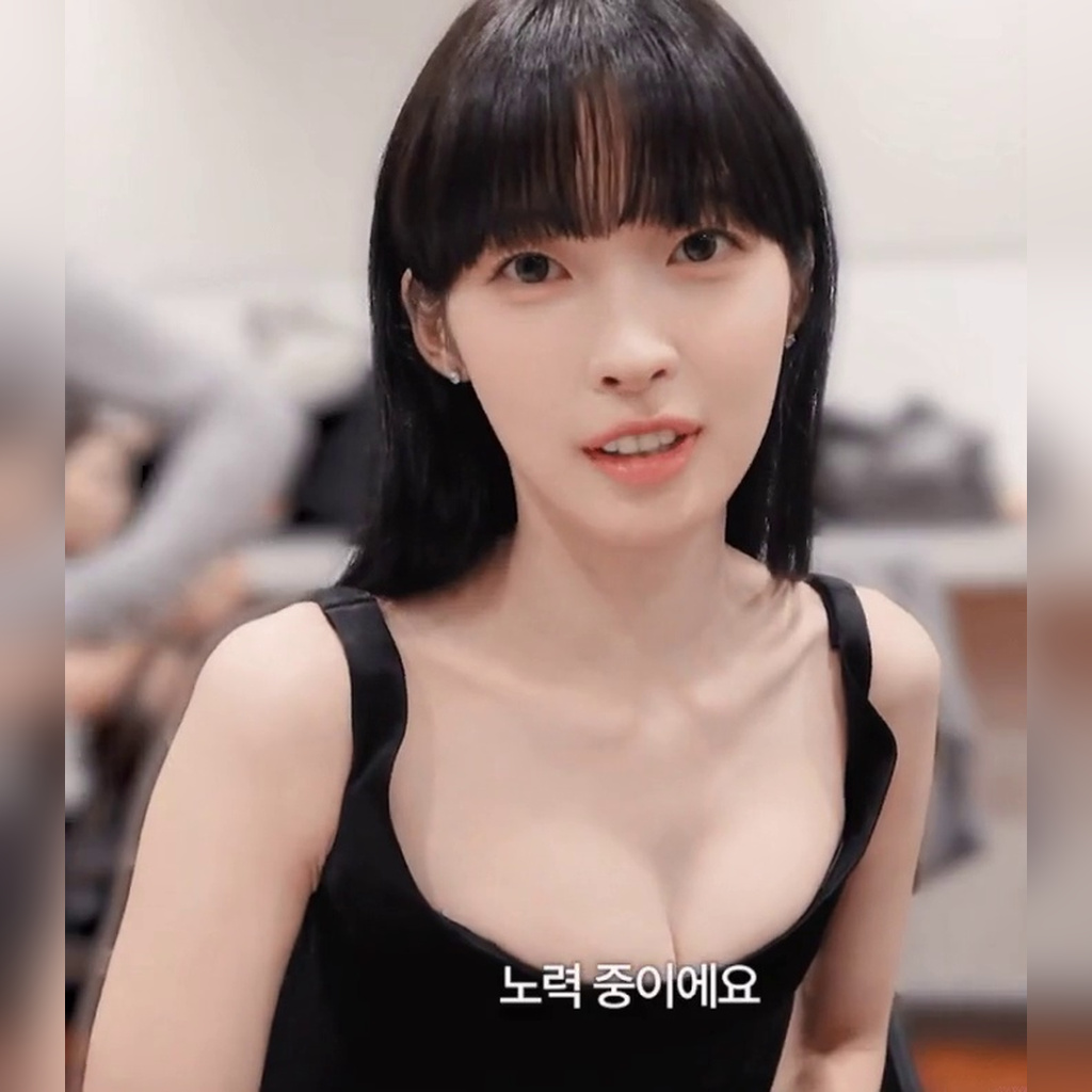 Oh My Girl Arin in a Black Dress with Tempting Cleavage from Lots of Effort