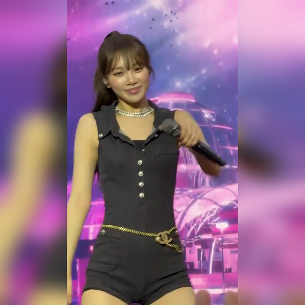 LE SSERAFIM 金彩元 Summer Sonic 黑色连体衣 萌萌的大腿