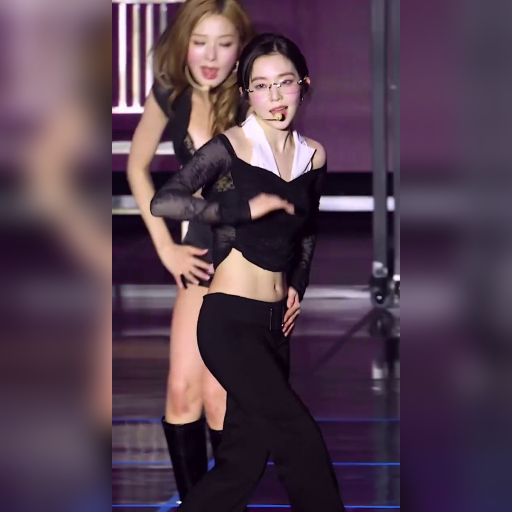 Red Velvet Concert: Irene’s tied-up arm choreography, seductive expression, abdomen and navel #2
