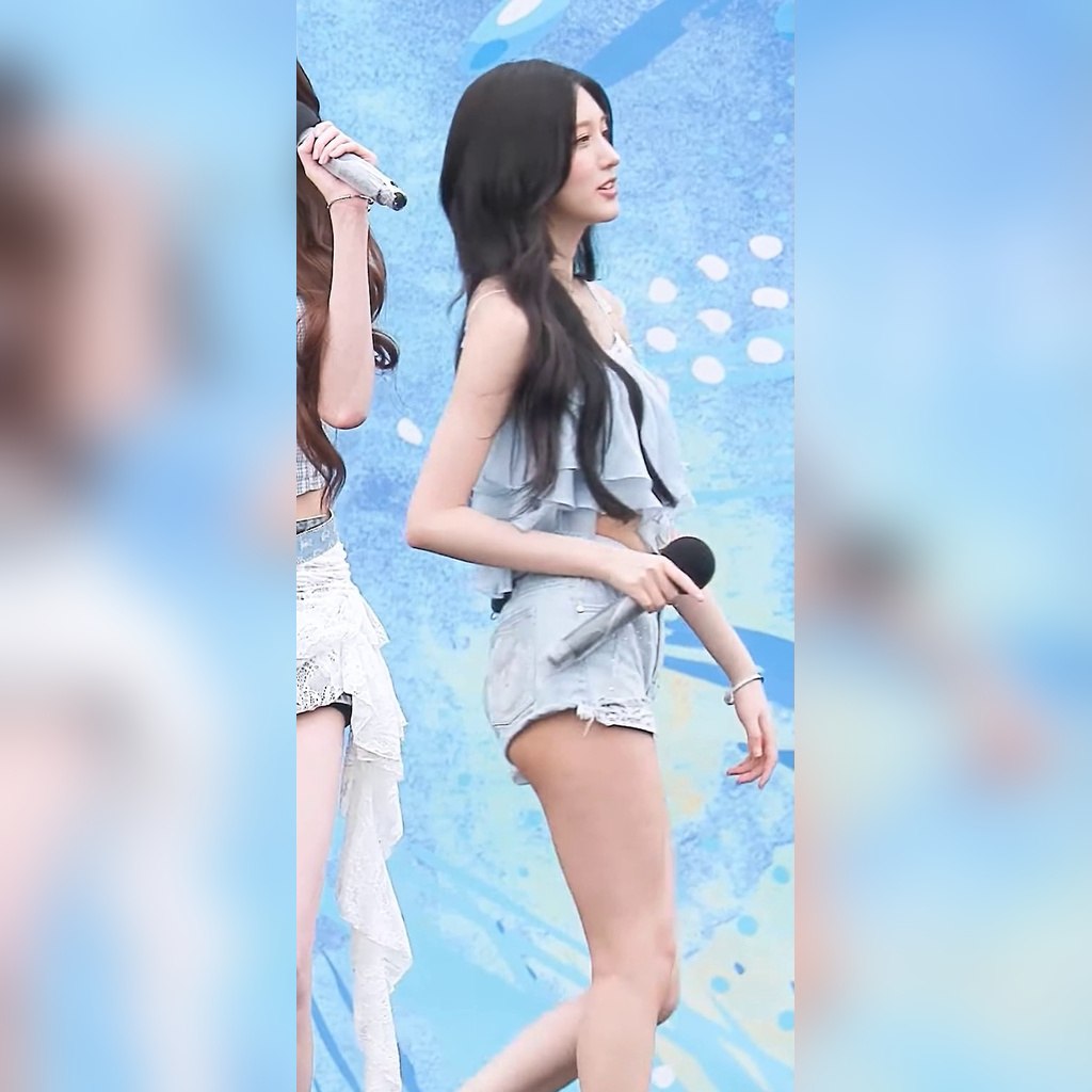 [아이브] 캐리비안베이 가을 선배 청핫팬츠 매끈한 엉벅지 라인