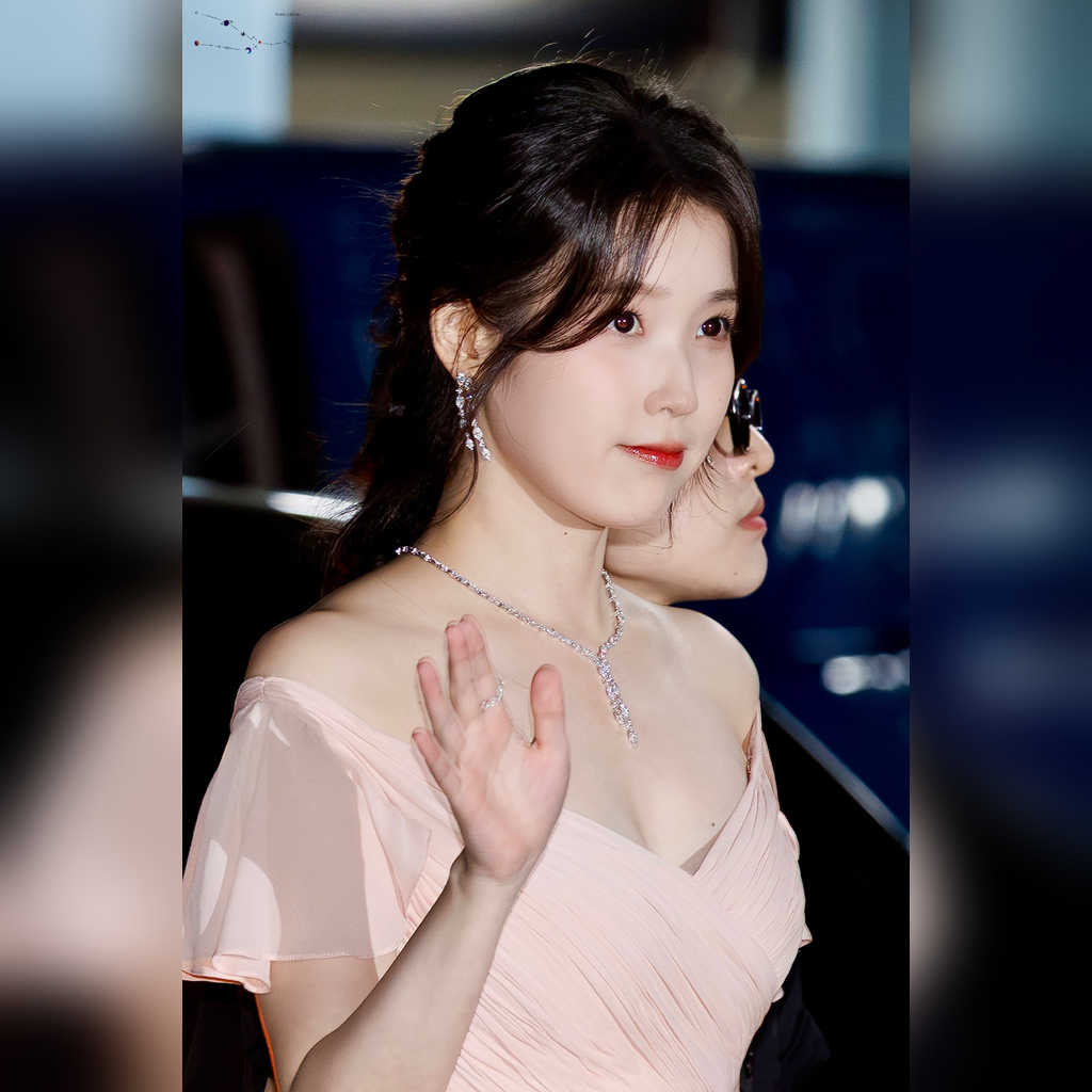 Blue Dragon Awards, IU on the way home… Stepping into the car in a pink dress, a momentary lapse at the chest #2