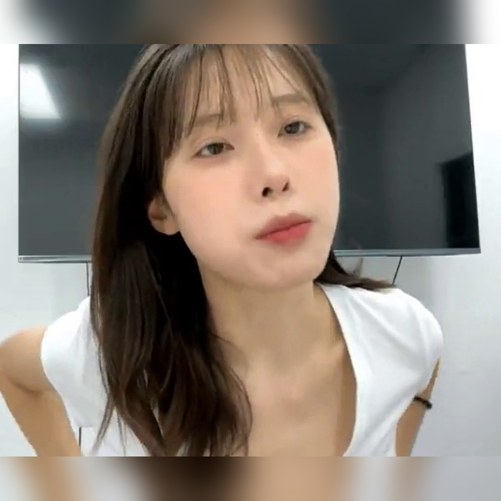When I Let My Bangs Down, ITZY’s Nayoung LaBing in a Heavy White T-Shirt