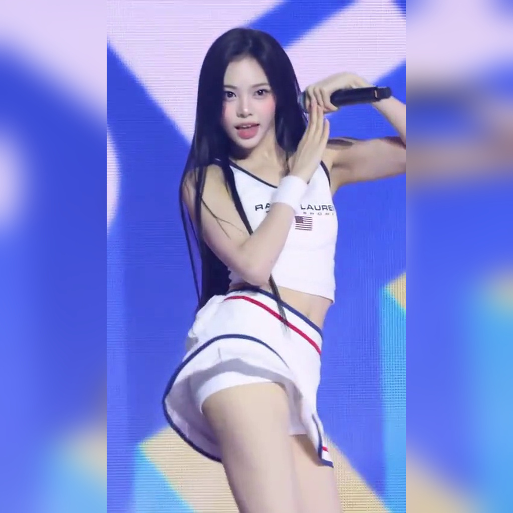 어제자 하츠투하츠 이안 스포티한 화이트 프릴치마 떨리는 엉벅지