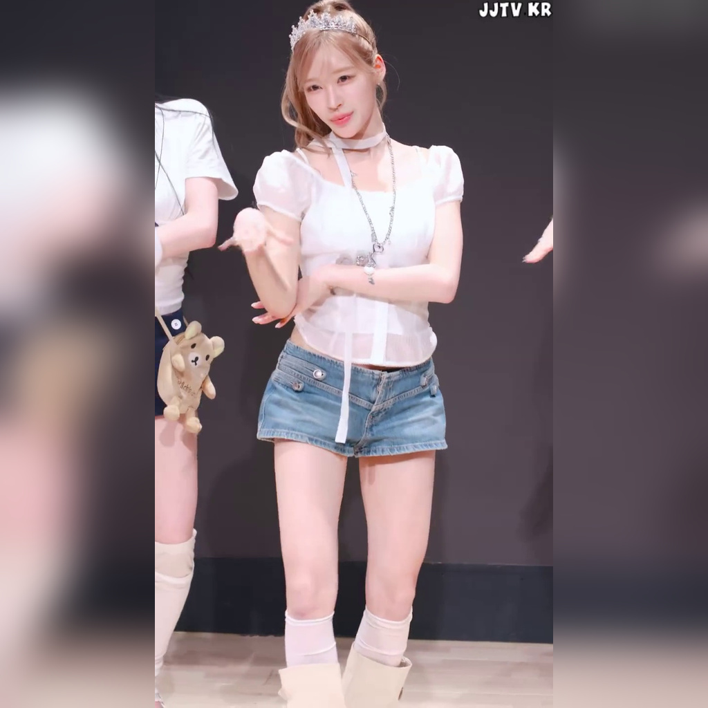프릴 흰티 흰 브라끈 청 핫팬츠 검정 팬티 클라씨 명형서 CLASSy MYUNG HYEONGSEO