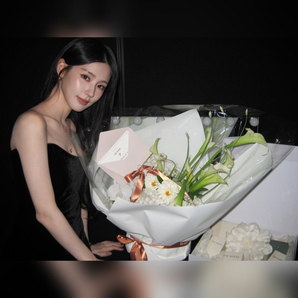 (G)I-DLE Miyeon Black Off-Shoulder Dress Mingle Chest Cleavage – THE WHOO