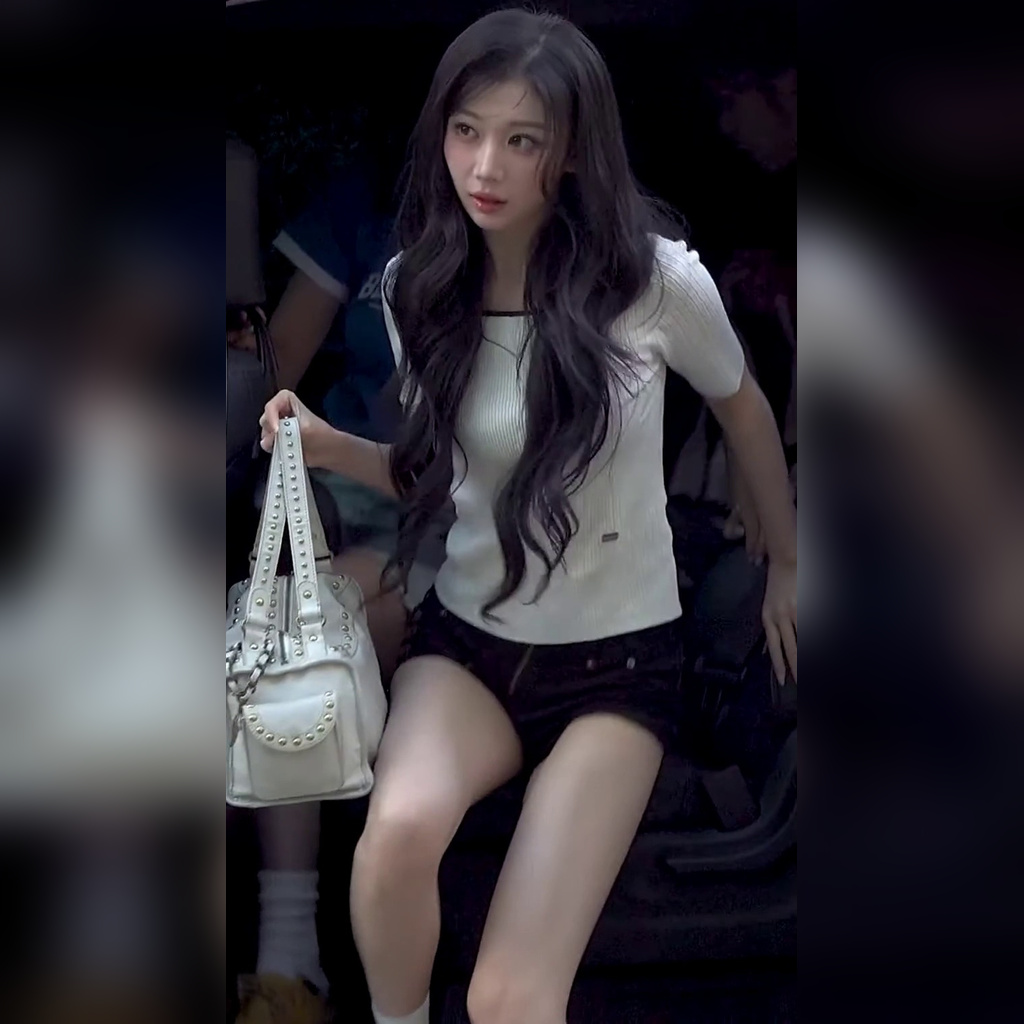 On the Commute, TripleS Kaede Gets Out of the Car in Black Hot Pants—Pressed Thighs