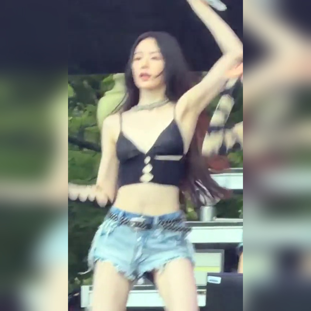 (G)I-DLE Soyeon’s Fiery Black String Bikini Subtle Movements – Lollapalooza