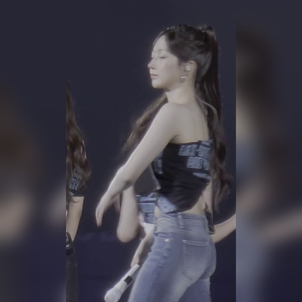 Viewed From Behind: Oh Hye-won’s Ponytail Misunderstanding — Black Tube Top + Tight Denim Jeans Curvy Line