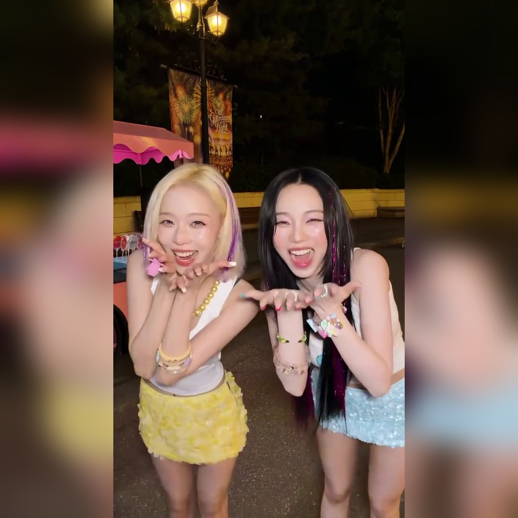 卡里娜穿着丝绸睡衣尽显自信 + 清爽的白色短款背心