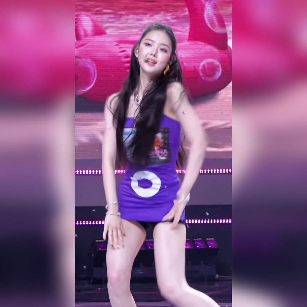 Kiki、李索尔，紧身紫色迷你连衣裙，颤抖的内侧大腿肌肉