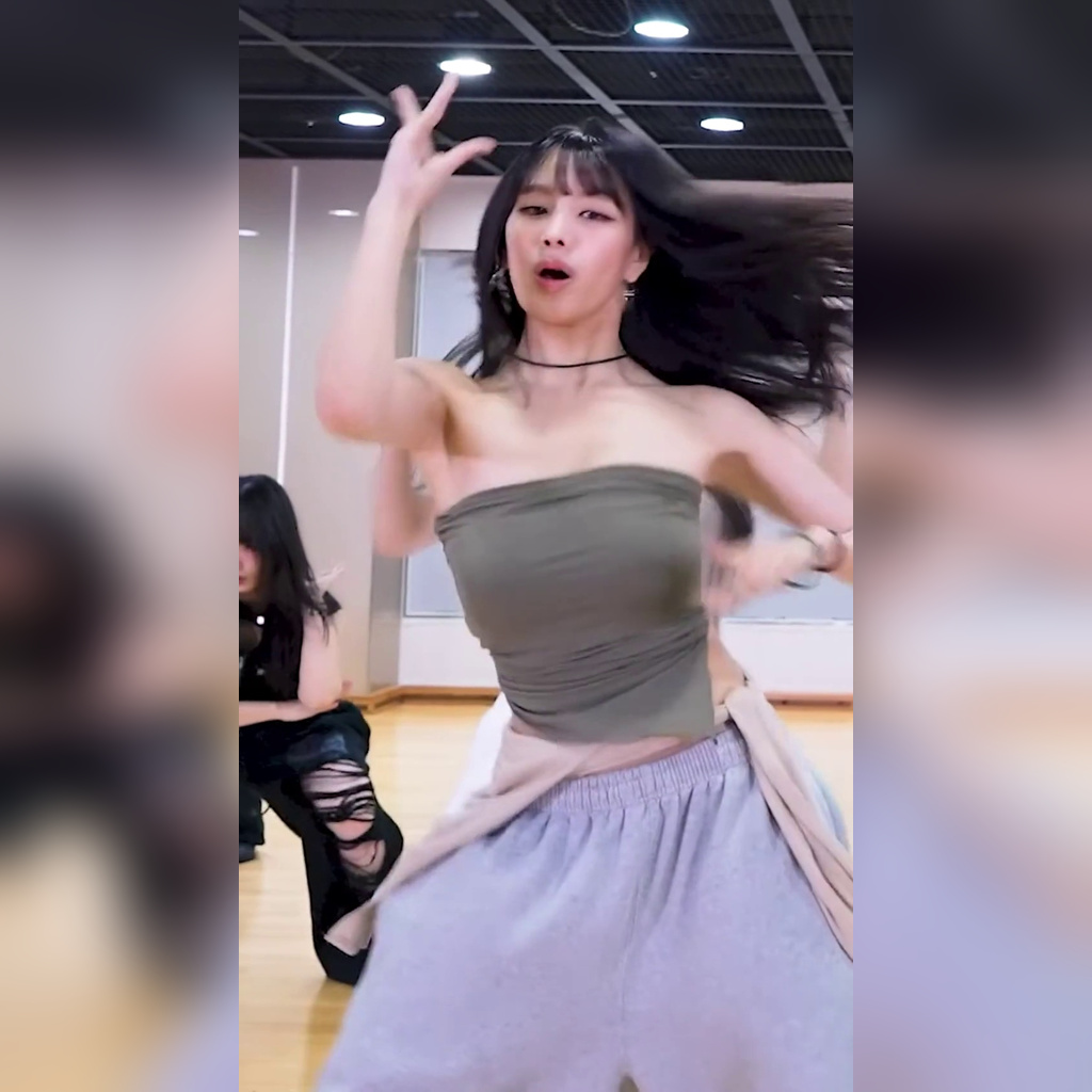 KIOF Natti的魅力看点：低调凸显的橄榄绿色吊带上衣