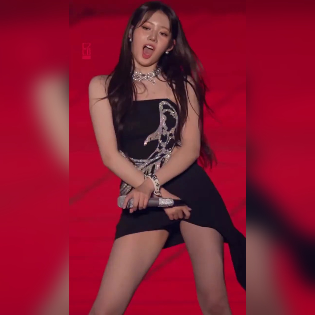 BABYMONSTER Rora Black Dress Shaking Inner Thigh Muscles