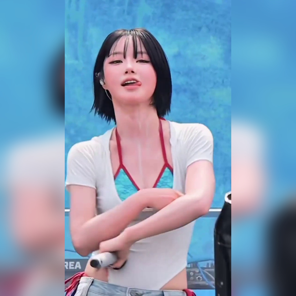 피프티피프티 키나 캐리비안베이 공연 비키니 가슴골 노출