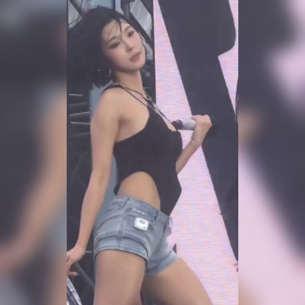 Kep1er Dayeon KASCOOL black monokini + transparent quick-sling movement with blue hot pants