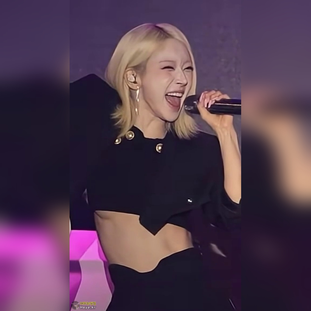 AOA Choa Underboob Exposure Clip – 26/08/14 KGM Myanmar New Car Press Conference