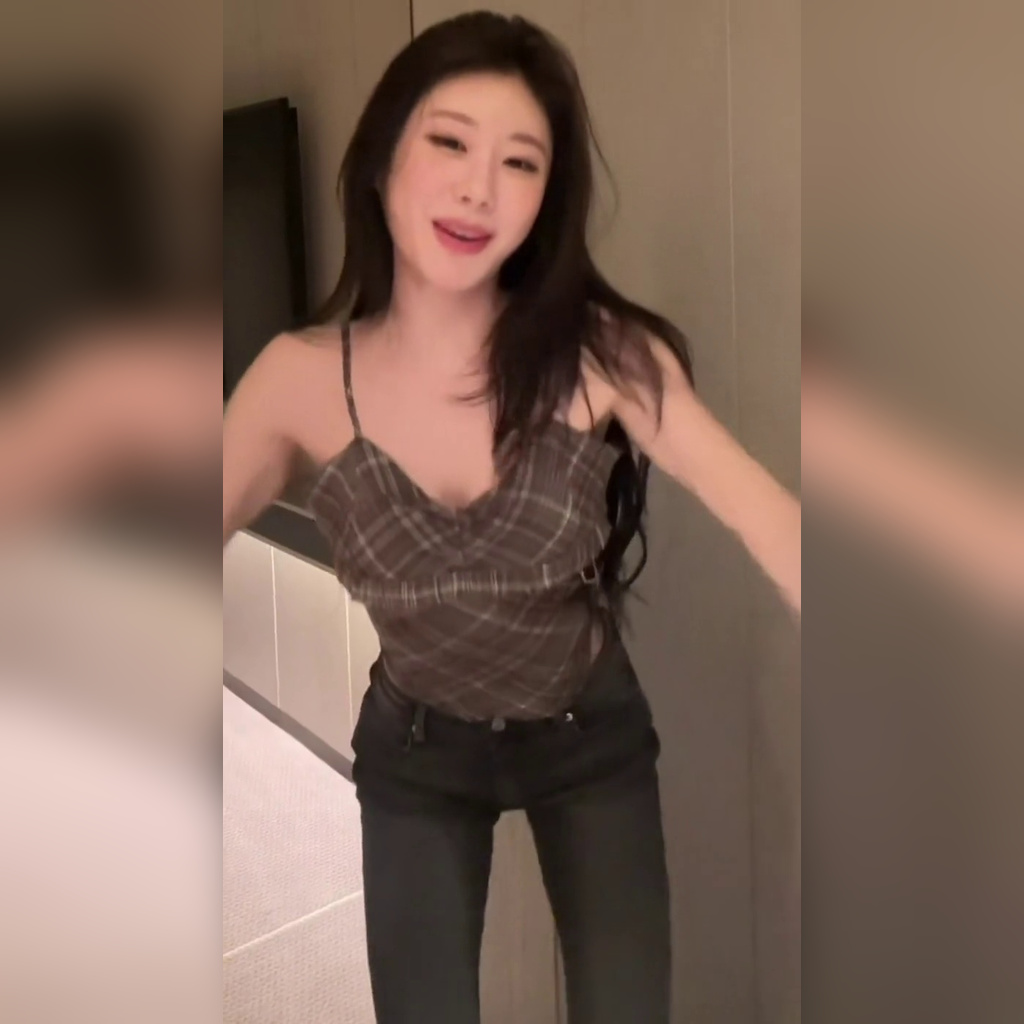 있지 채령 체크 끈나시 잘록한 복부 야꼽 + 청바지 골반 몸매