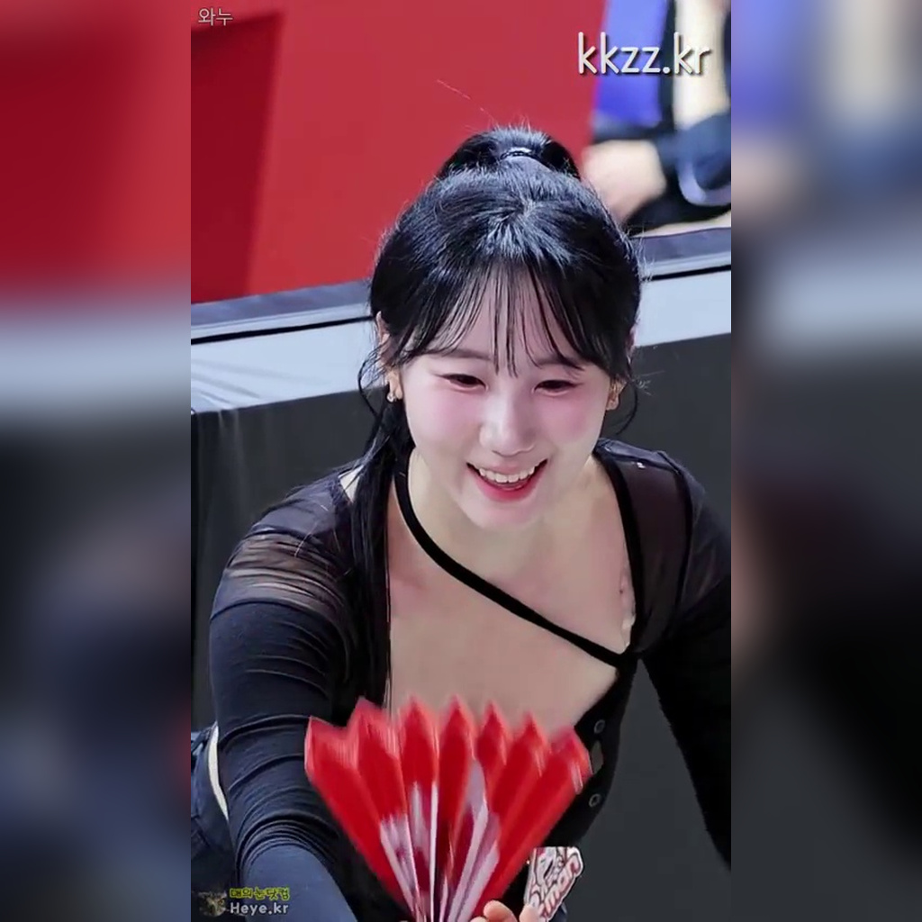 元気いっぱいの応援チェ・セユン チアリーダー GIF