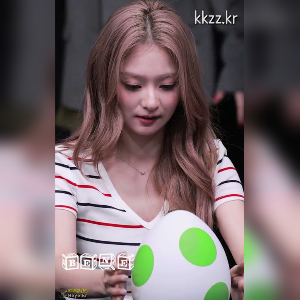 Yosi’s AI-feat GIF of Lee Nagyeong from fromis_9