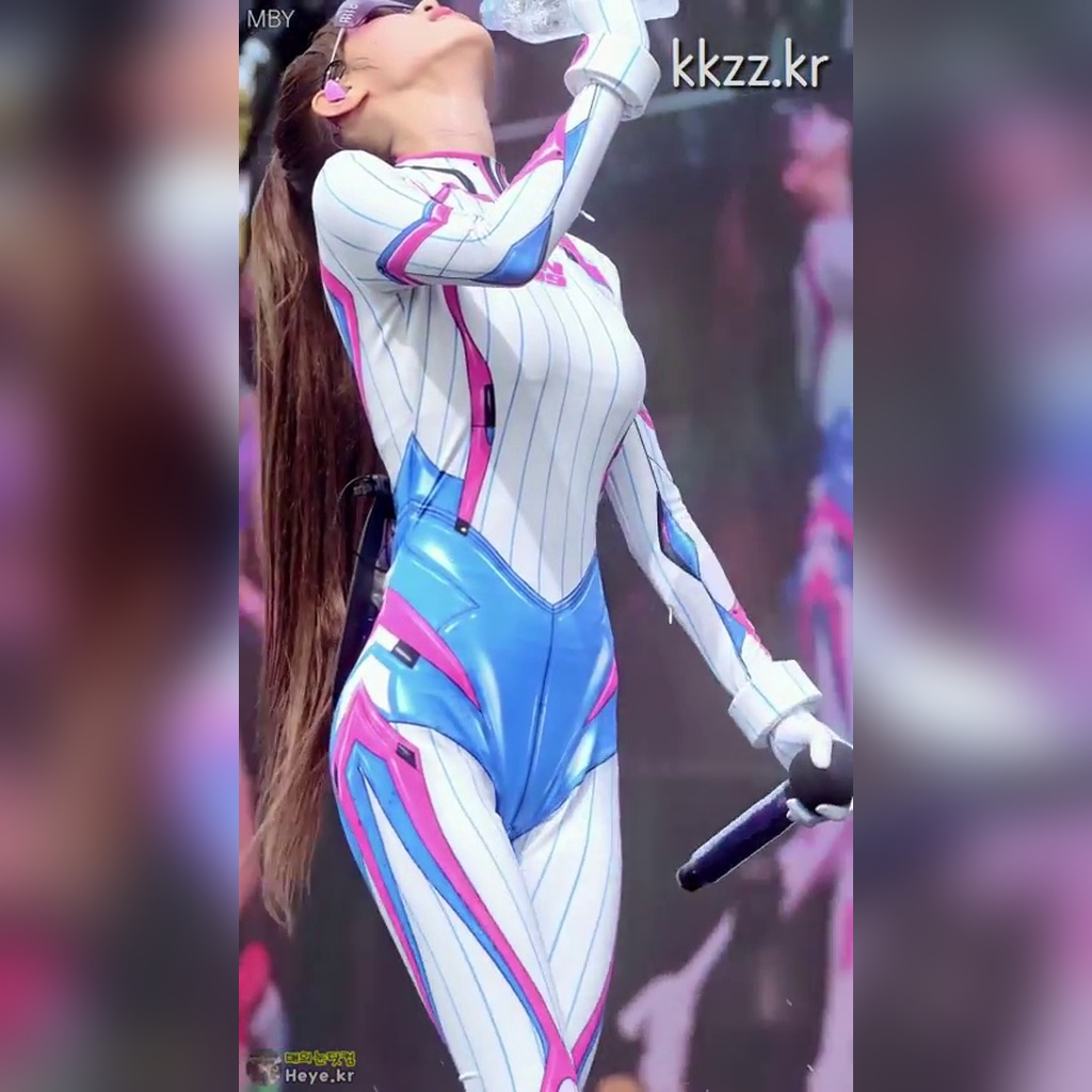 Diva Cosplay Back View Choi Yena GIF