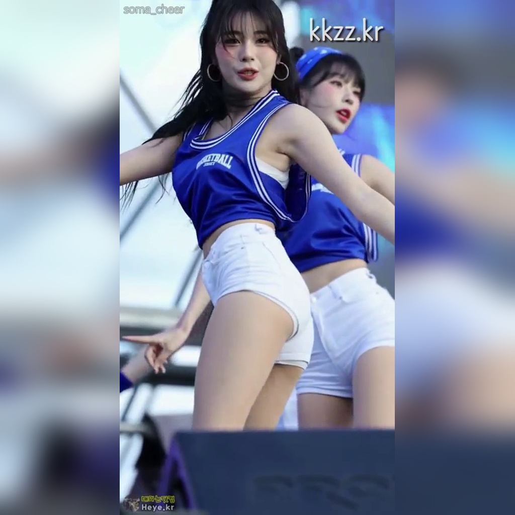 白いホットパンツの後ろ姿 ユ・セビン チアリーダー GIF