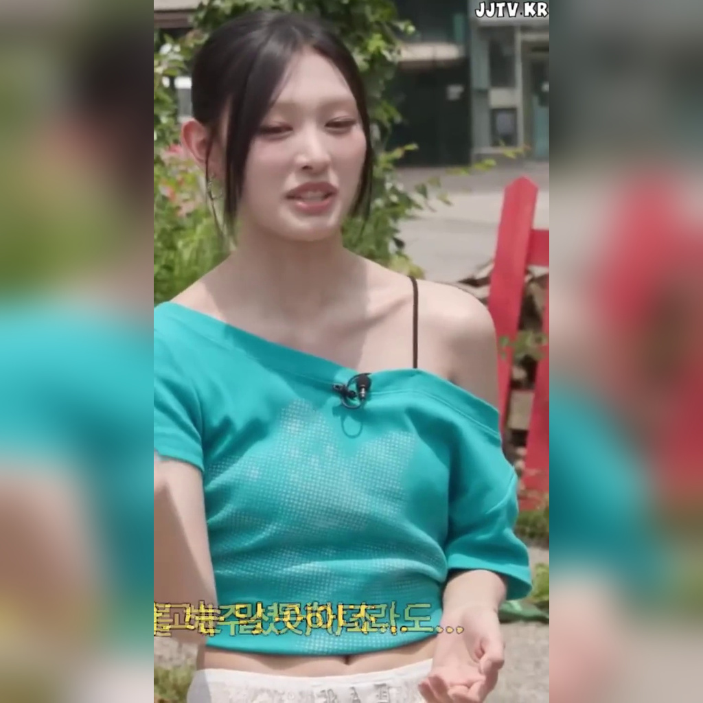 원 오프솔더 헐렁티 배꼽 노출 리센느 미나미 RESCENE MINAMI
