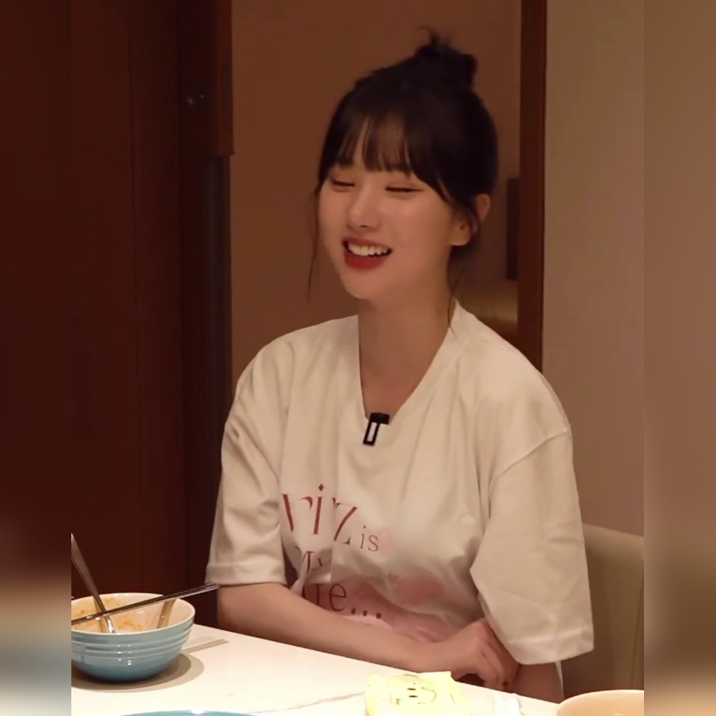 비비지 똥머리 은하 팔로 은근히 받치는 밑슴 봉긋한 볼륨감