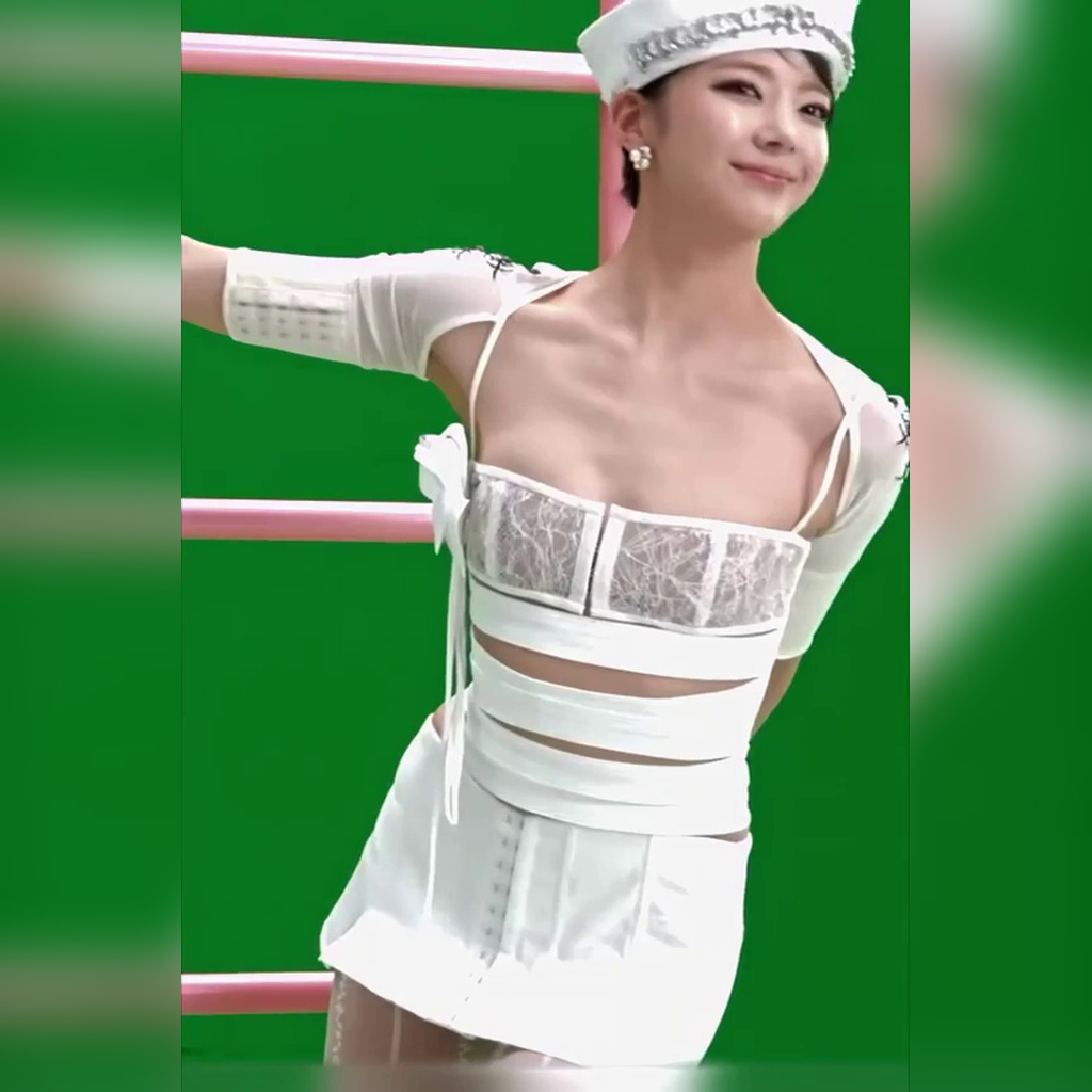 White bread hat + Hanpyeom bratop Monggeul soft upper cleavage ITZY Lia