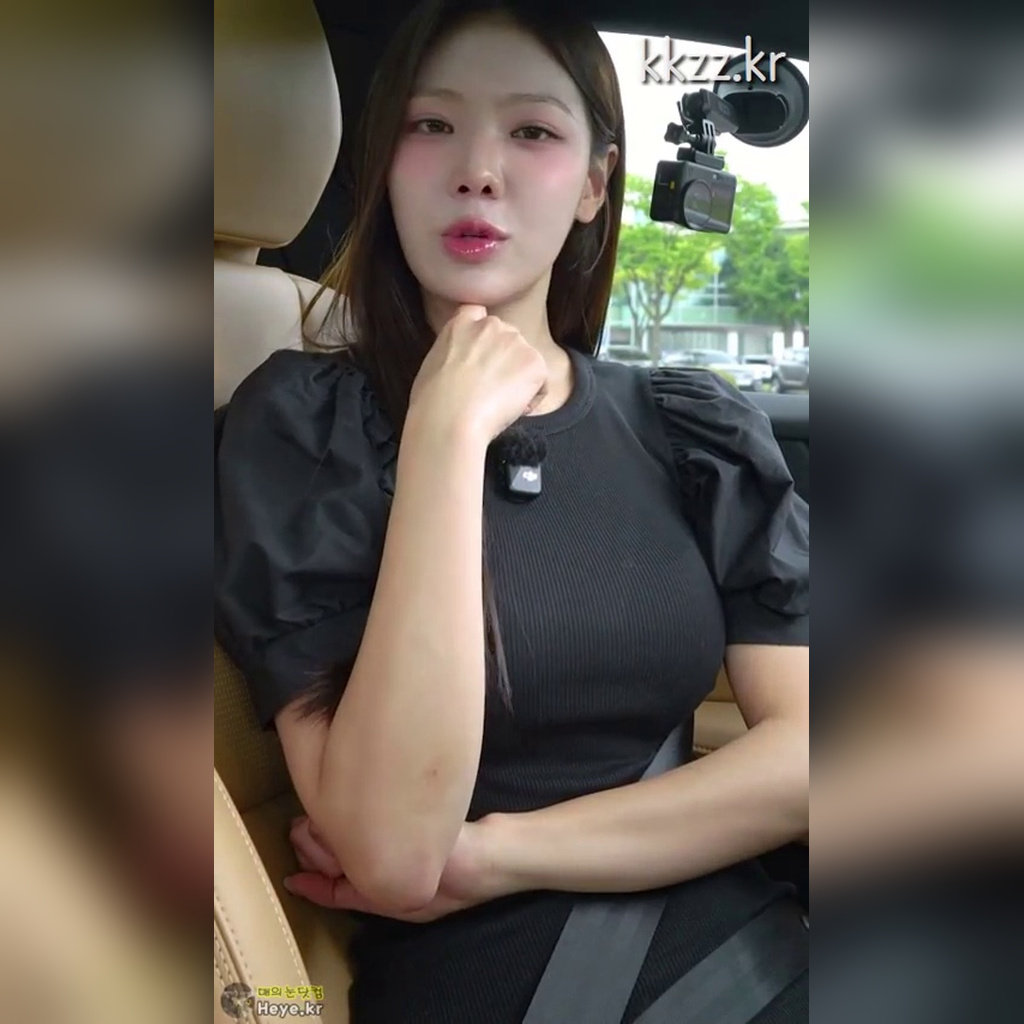 线条明显的连衣裙版型　主持人 赵敏智 GIF