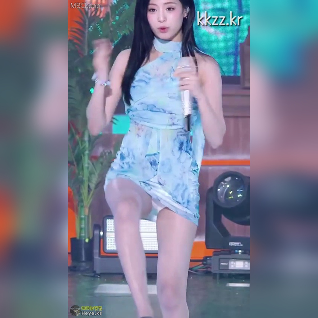 Chima Line BABYMONSTER Ahyeon GIF