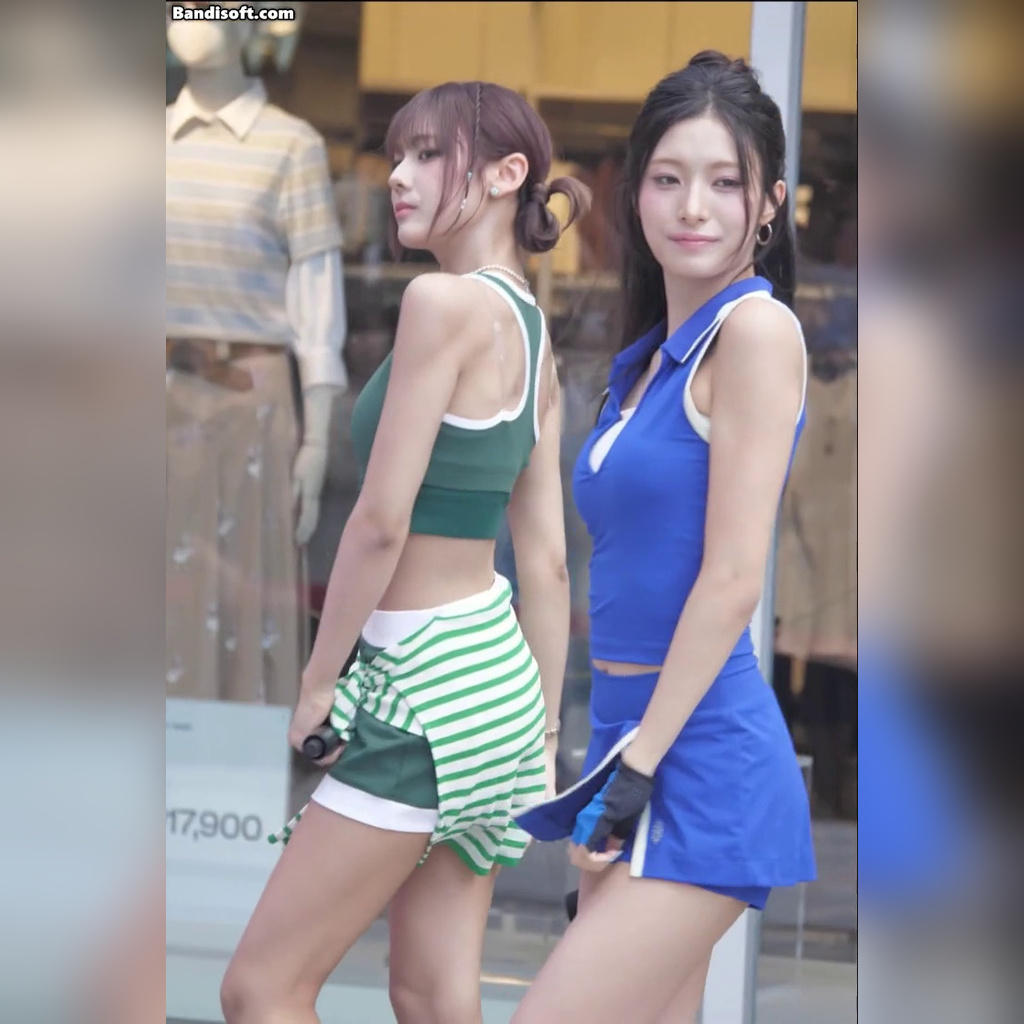 Odd Youth Summer Teasing with a Skirt Gap