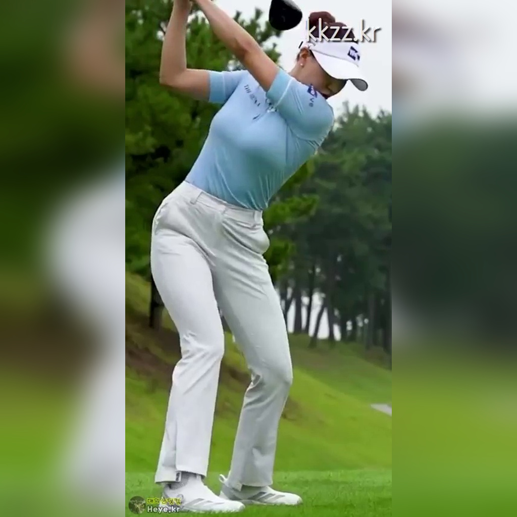 Yoo Hyun-joo Pro Clip: Tight White Pants Fit