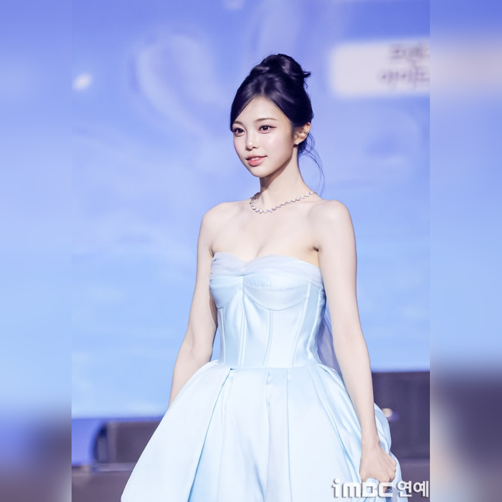 像灰姑娘般的 Hearts to Hearts Ian 天蓝色连衣裙 蓬松胸口